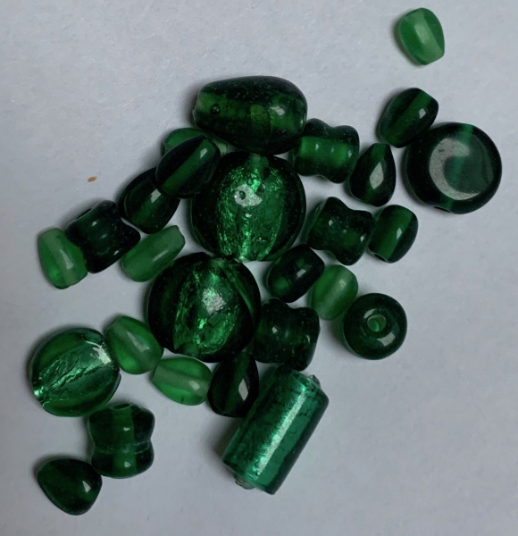 Glasperlen mit Silber, grün